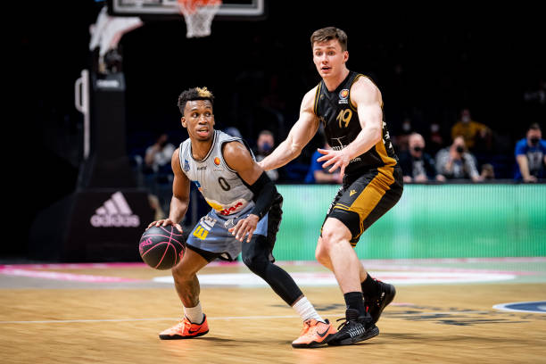 新任主帅选 新任主帅选